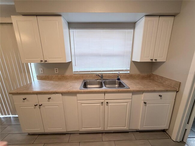 Building Photo - 651 Duncan Cir W
