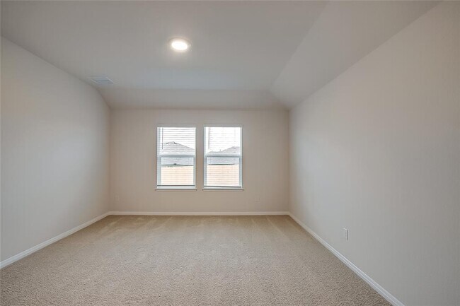 Building Photo - 490 Evergreen Sumac Lp