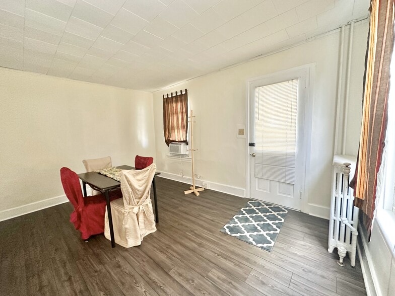 Building Photo - 1001 Cherry St