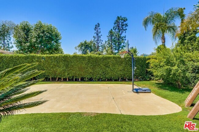 Building Photo - 114 S Layton Dr