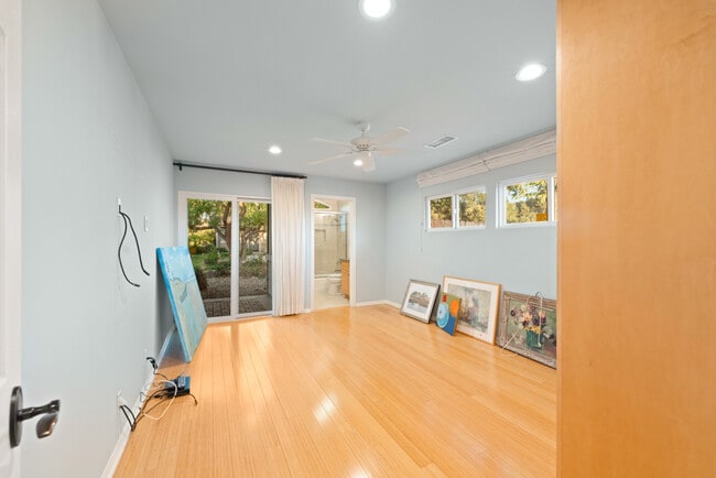 Building Photo - 348 Lark Ellen Ave