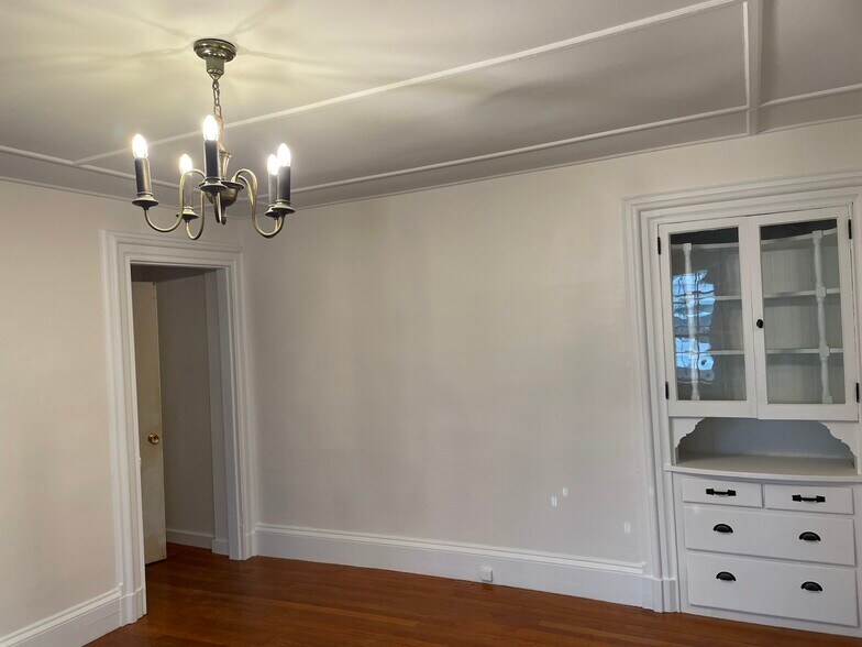 Living room - 183 Washington St