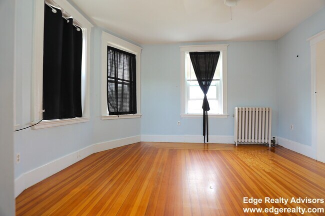 Building Photo - 55 Royal St