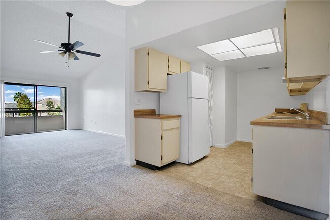 Building Photo - 5223 Vineland Rd