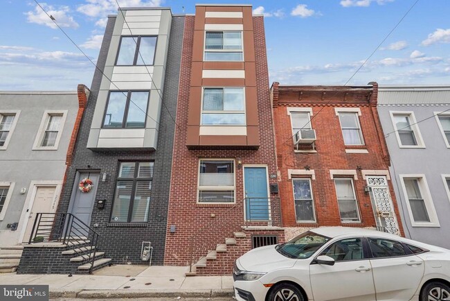 Primary Photo - 2241 Sears St