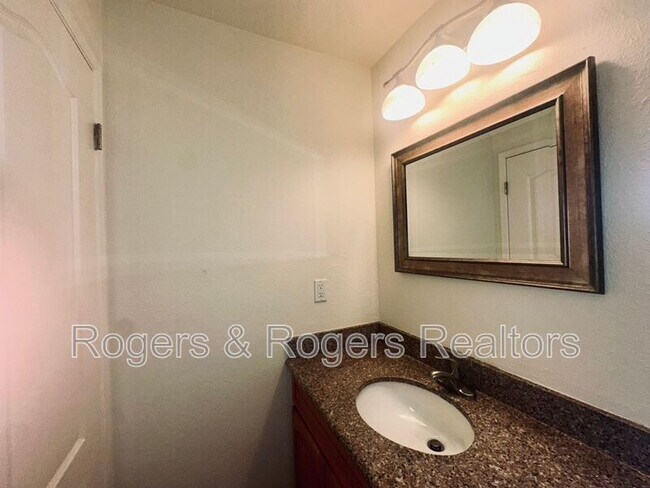Building Photo - 2663 Westberry Dr