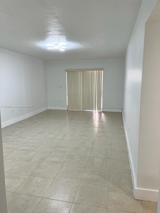 Building Photo - 810 SW 105th Ave