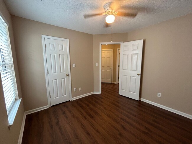 Building Photo - 413 Sherrels Ford