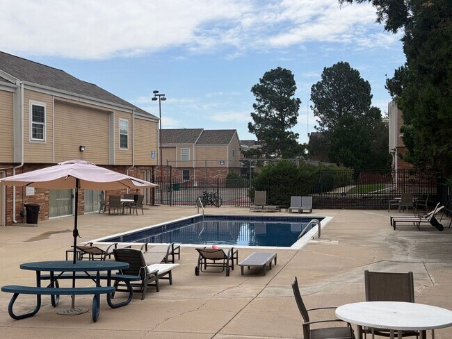 Building Photo - 2BR/2BA | Newly Renovated Condo| Nice views of grassy area | Community Pool!