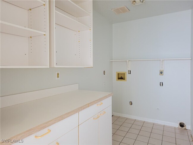 Building Photo - 607 Brookwood Pl