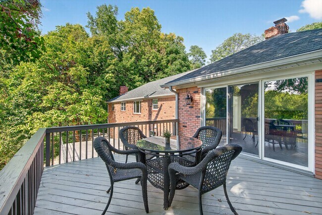 Building Photo - Beautiful, one of a kind property on four ...