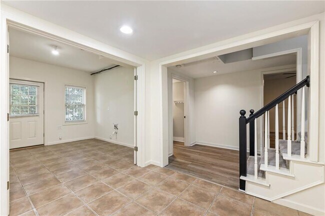 Building Photo - 330 Summerlin Dr
