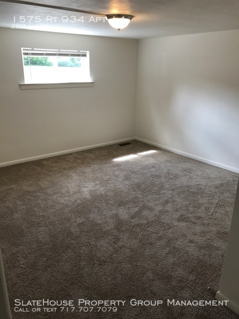Building Photo - Large 2 Bedroom, 1 bathroom Unit