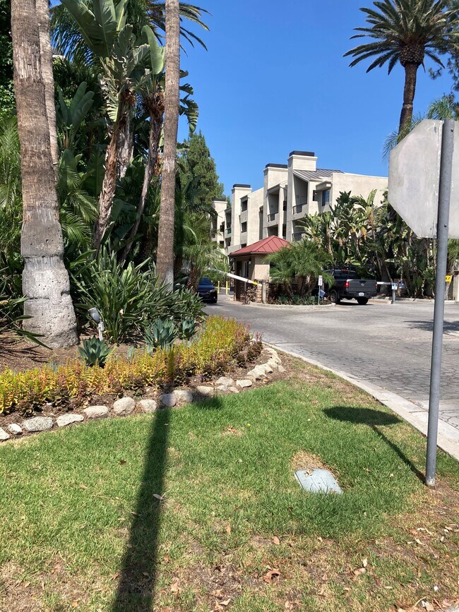 condo front gate exit - 5535 Canoga Ave