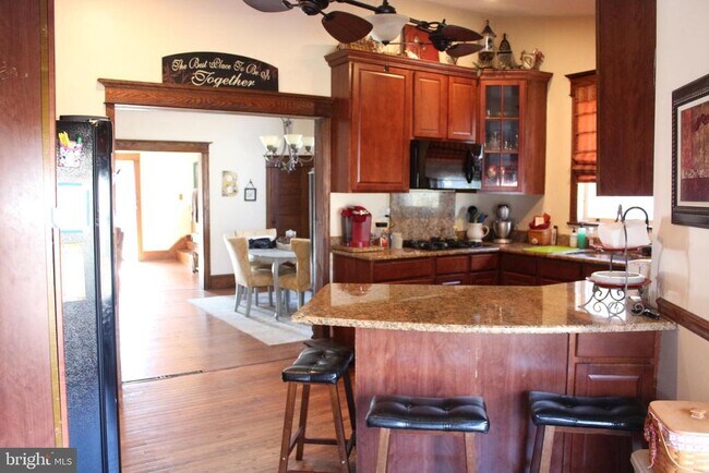 Building Photo - 217 Villanova Rd