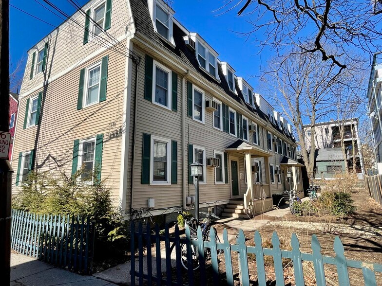 Building Photo - 19 Roberts St