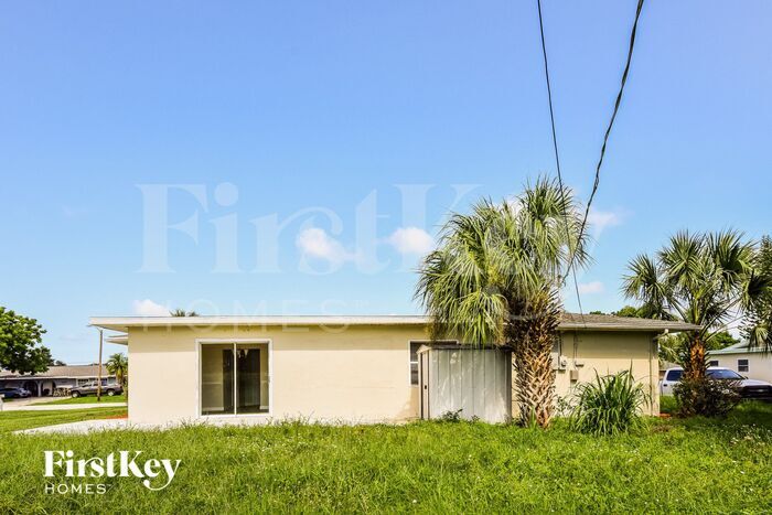 Building Photo - 2290 Beacon Dr