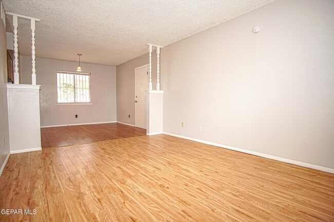 Building Photo - 8548 Arboleda Dr