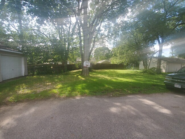 Building Photo - 426 18th Pl S