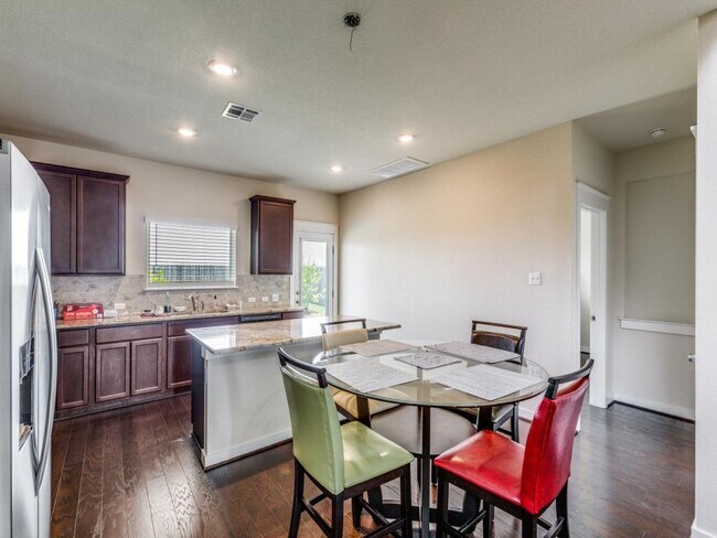 Building Photo - 5906 Wolf Pack Dr