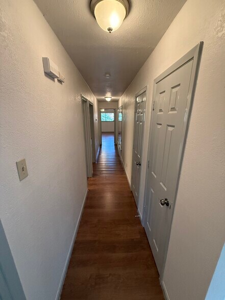 Building Photo - 254 Linda Ln