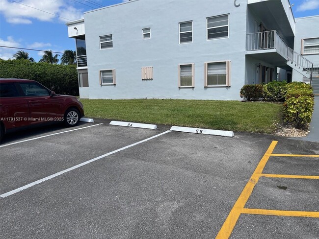 Building Photo - 98 Normandy Ln