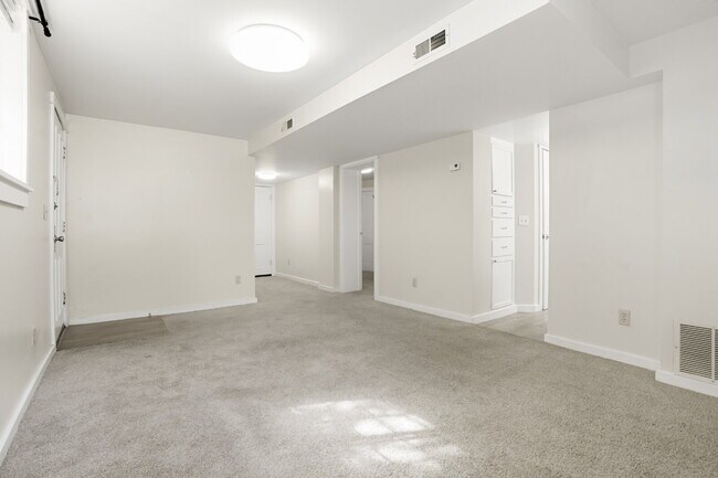 Building Photo - City Park - 1 Bedroom / 1 Bath - Washer & ...