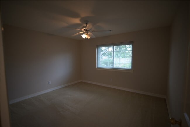 Building Photo - 1839 Lakewinds Dr