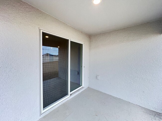 Building Photo - 4BD/2BA Modern Comfort Meets Suburban Serenity in Ocala! WASHER & DRYER INCLUDED!