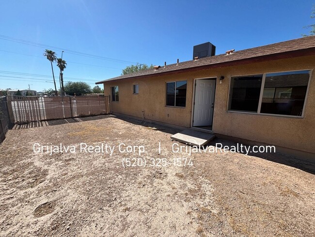 Building Photo - 5015 S Park Ave