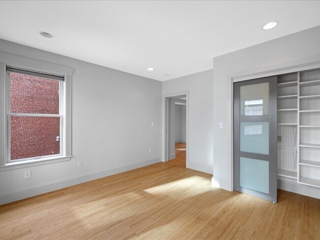 Building Photo - 81 Saint Botolph St