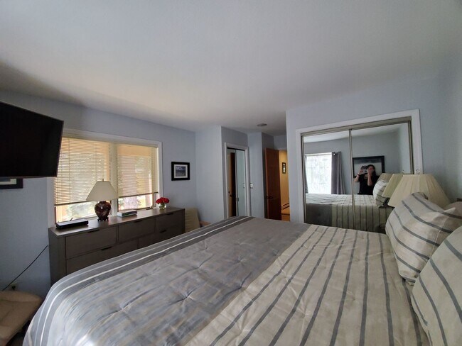 Building Photo - Rare summer seasonal rental!