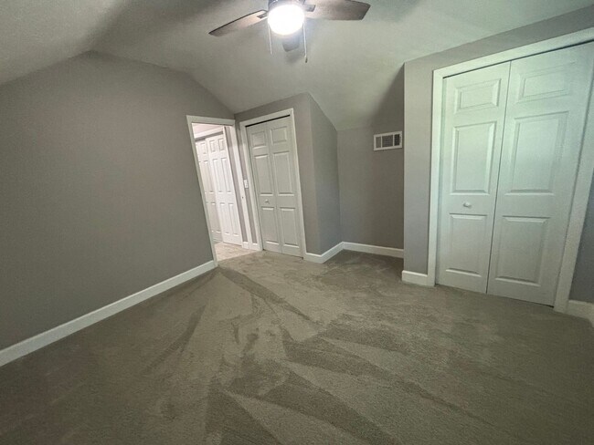 Building Photo - Beautifully Remodeled Home / Plenty of Add...