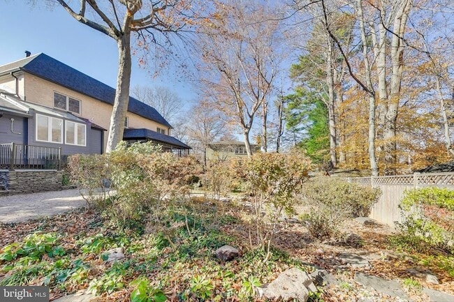 Building Photo - 4001 N Ridgeview Rd