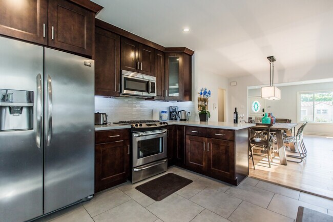 Building Photo - 8261 W 4th St