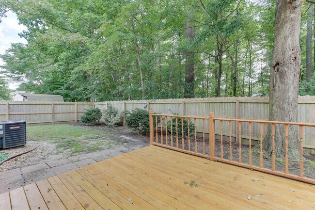 Building Photo - 1133 Lady Ashley Dr