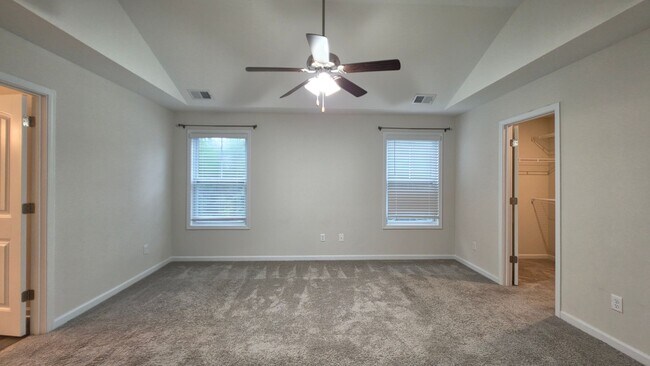 Building Photo - 5 bedroom 3 bath home in Pocalla Springs