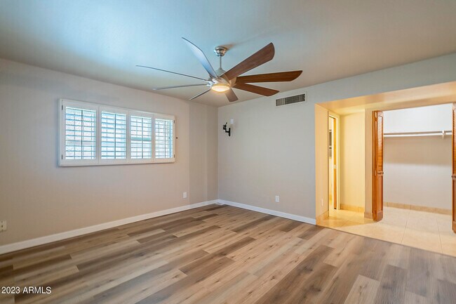 Building Photo - 5802 W Frier Dr