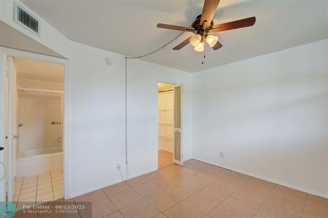 Building Photo - 113 Royal Pk Dr