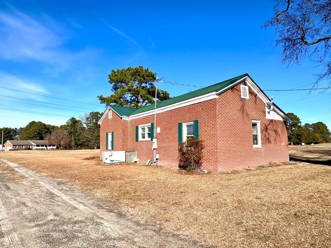 Building Photo - 2278 Old Creek Rd