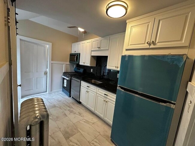 Building Photo - 608 Park Pl Ave