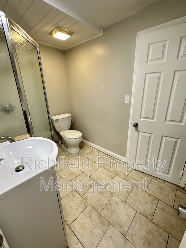 Building Photo - 405 W 3rd St