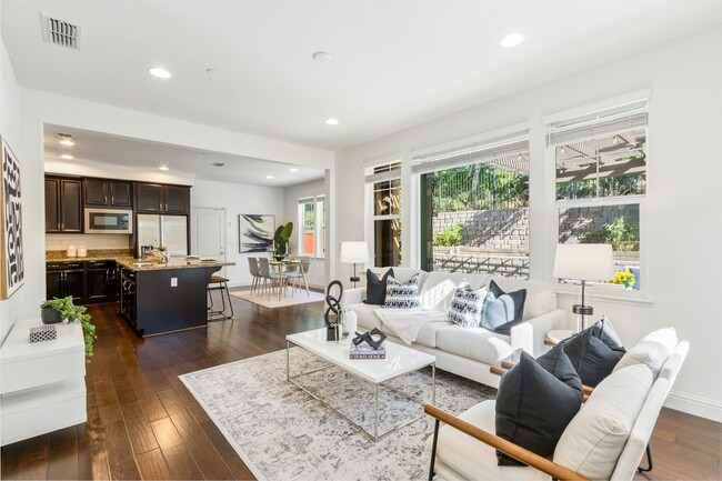 Building Photo - 3069 Vittoria Loop