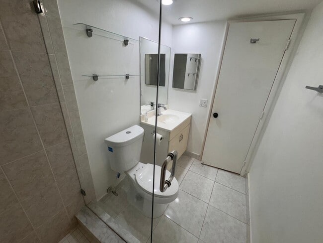 Building Photo - 901 Cypress Terrace