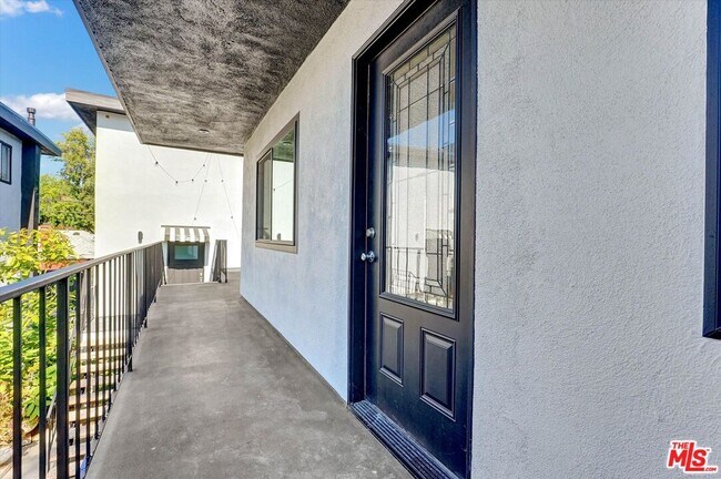 Building Photo - 5726 Woodman Ave