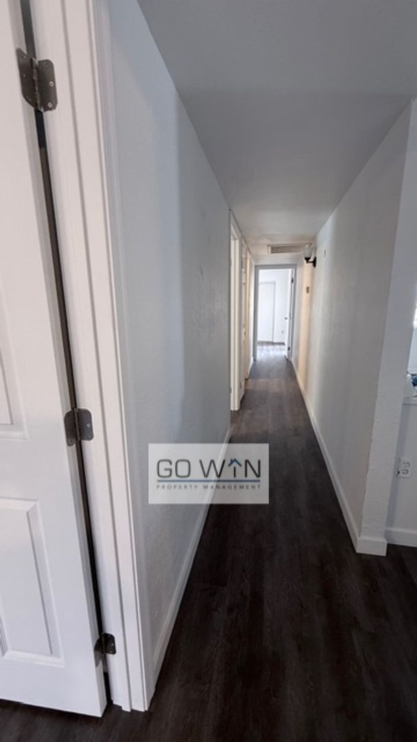 Building Photo - 4 Bed/ 2 Bath - House W/ Large Backyard