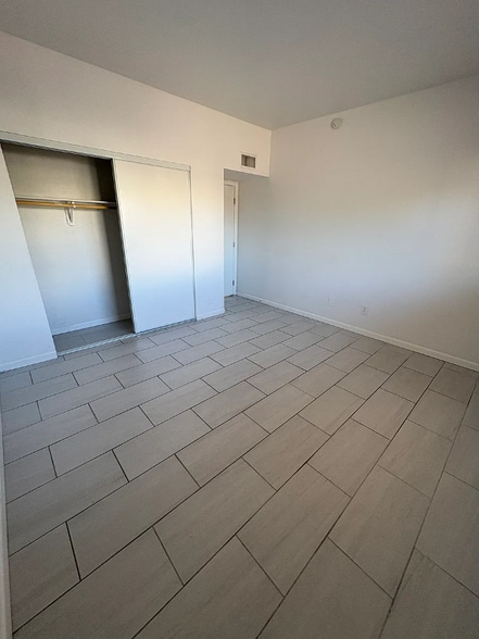 Building Photo - 117 E King Rd