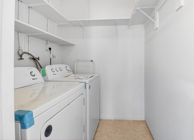 Building Photo - 173 Flanders C