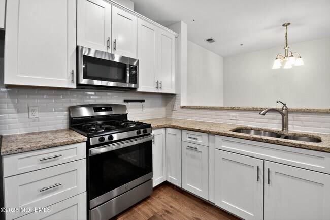 Primary Photo - 626 Marion Ln