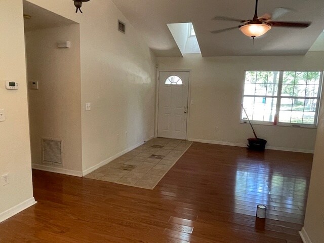 Building Photo - 825 Mary Frank Ct